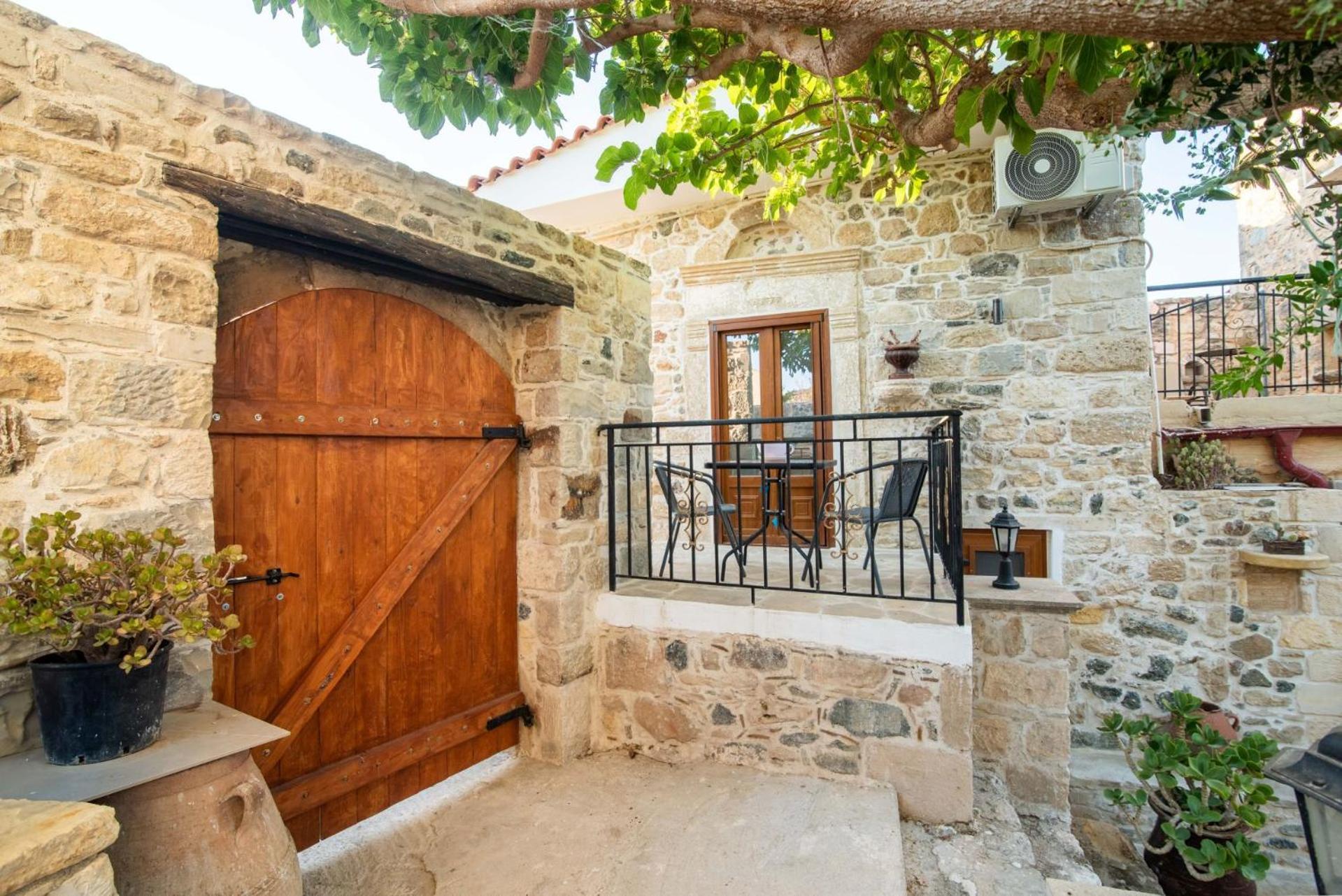 Stone House Elefteria Near Matala Beach Petrokefalion Bagian luar foto
